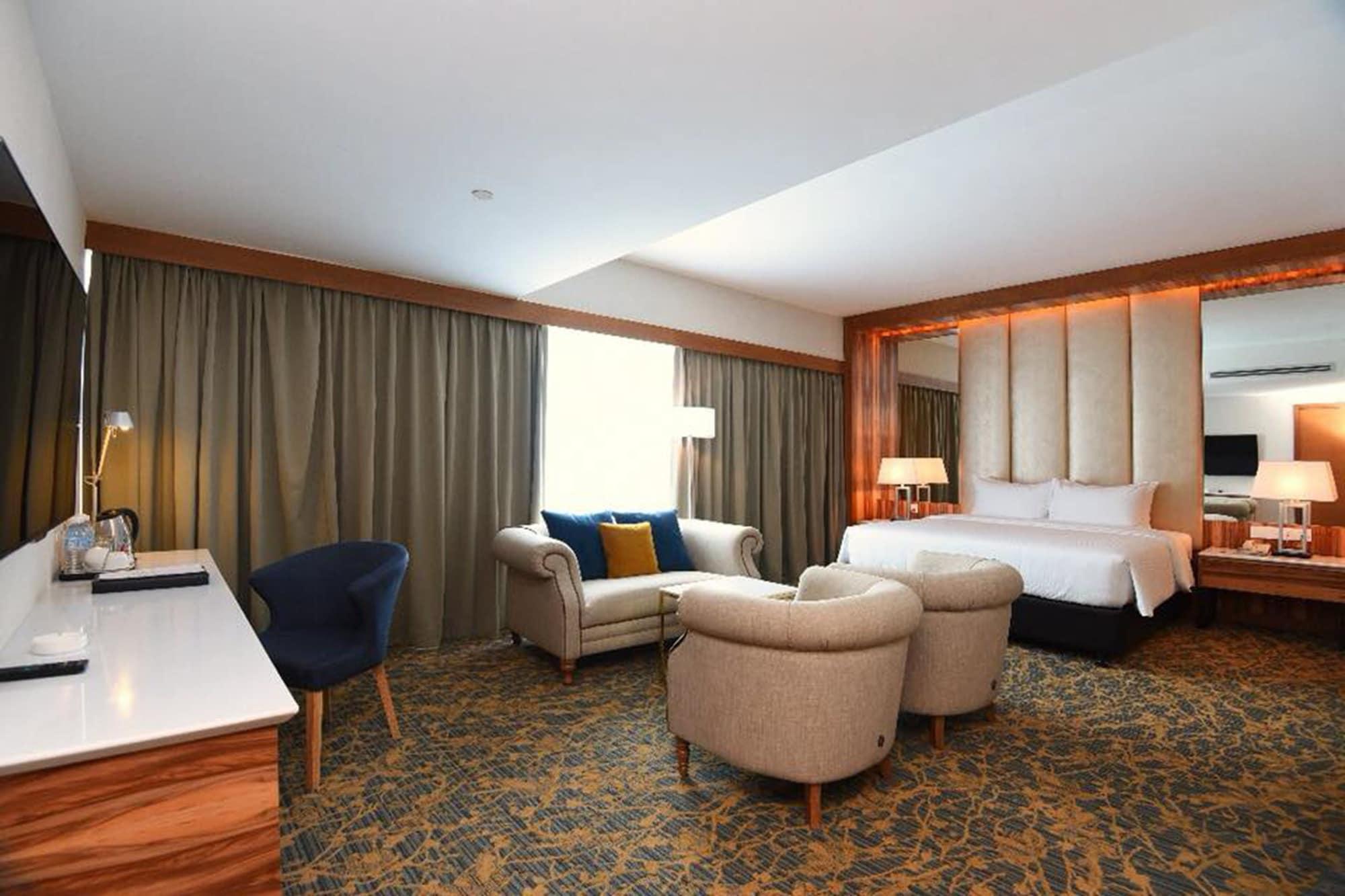Centre Hotel 4*