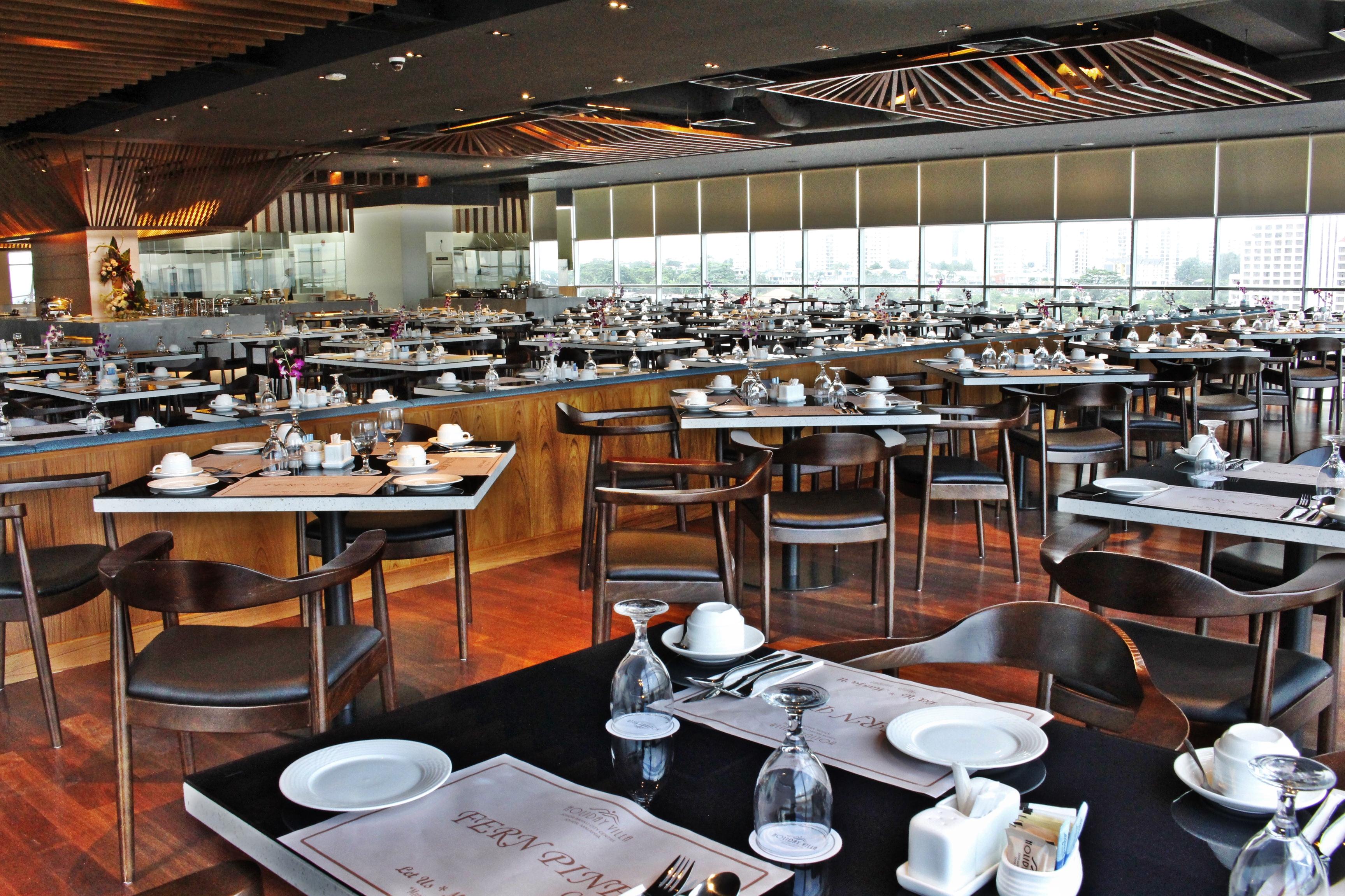 Centre Hotel 4*